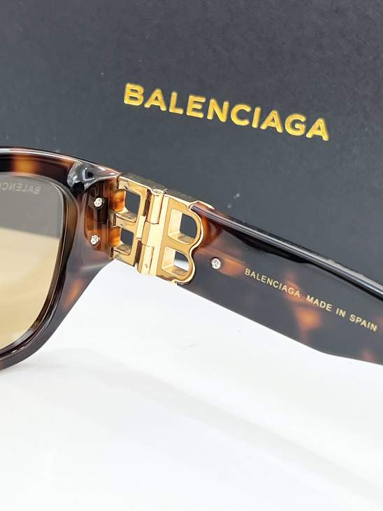 Picture of Balenciaga Sunglasses _SKUfw80274735fw